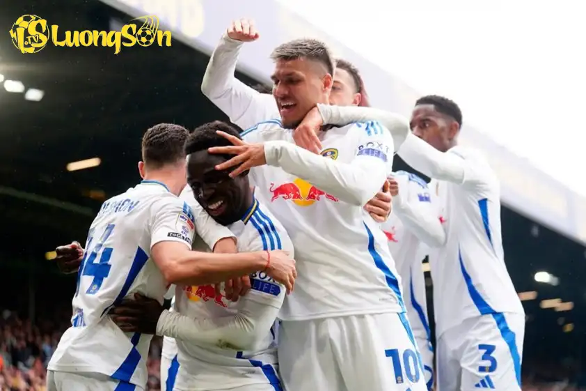 Leeds gặp thử thách đầu tiên khi trở lại Ngoại hạng Anh. (Ảnh: Internet) Leeds gặp thử thách đầu tiên khi trở lại Ngoại hạng Anh