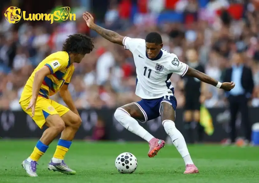 Rashford gần như vô hại trước hàng thủ của đội tuyển Andorra (Ảnh: AP). Rashford gần như vô hại trước hàng thủ của đội tuyển Andorra (Ảnh: AP).