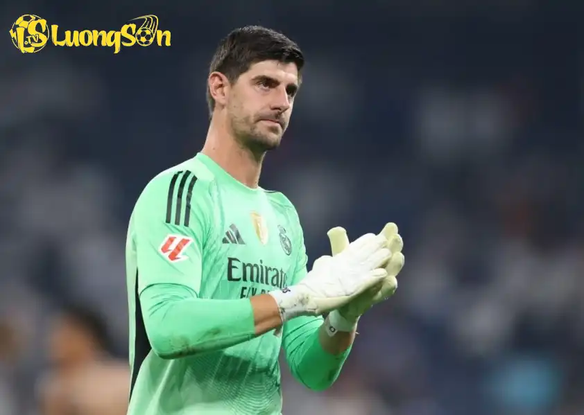 Courtois tiếp tục khẳng định vị trí số một trong khung gỗ Los Blancos