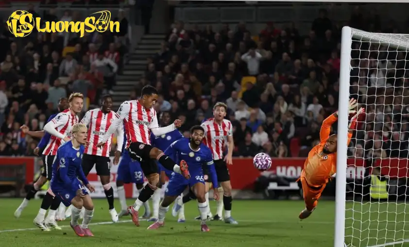 Chelsea bị gỡ hòa ở những phút cuối cùng (Ảnh: The Sun). Chelsea bị gỡ hòa ở những phút cuối cùng (Ảnh: The Sun).