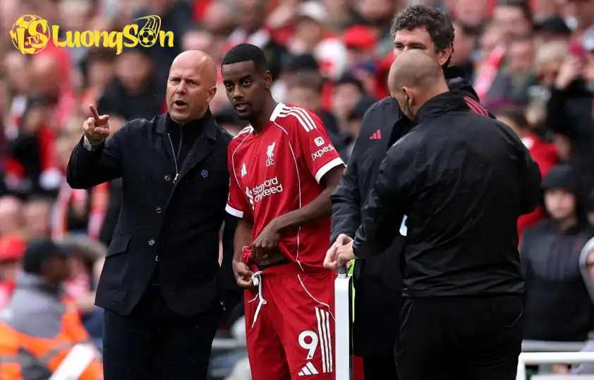 HLV Slot cho rằng Isak khó có thể thi đấu trọn vẹn 90 phút HLV Slot cho rằng Isak khó có thể thi đấu trọn vẹn 90 phút