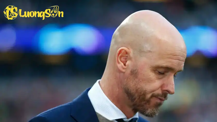 Cựu HLV MU hoàn toàn bị động tại BayArena (Ảnh: GOAL)