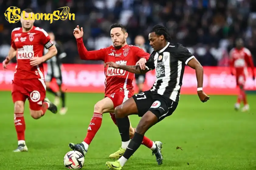 Angers đang lợi thế sân nhà cùng phong độ nhỉnh hơn trong trận đấu này. Angers đang lợi thế sân nhà cùng phong độ nhỉnh hơn trong trận đấu này.