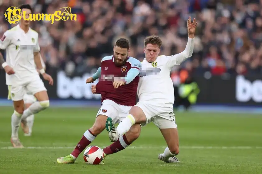 Cả Leeds và West Ham đều đang rất cần chiến thắng. (Ảnh: Internet)
