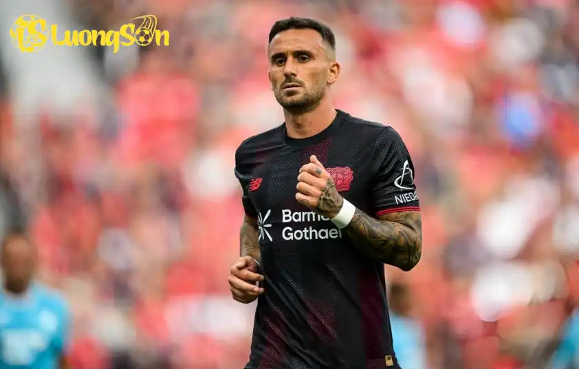 Garcia thừa nhận 'quá ngu ngốc' khi đổi áo với Dembele