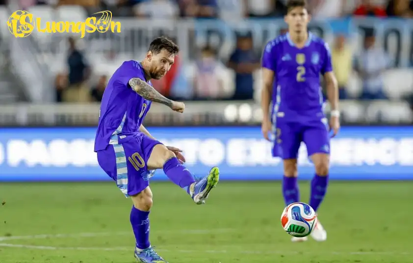 HLV Scaloni ca ngợi màn thể hiện của Messi trước Puerto Rico