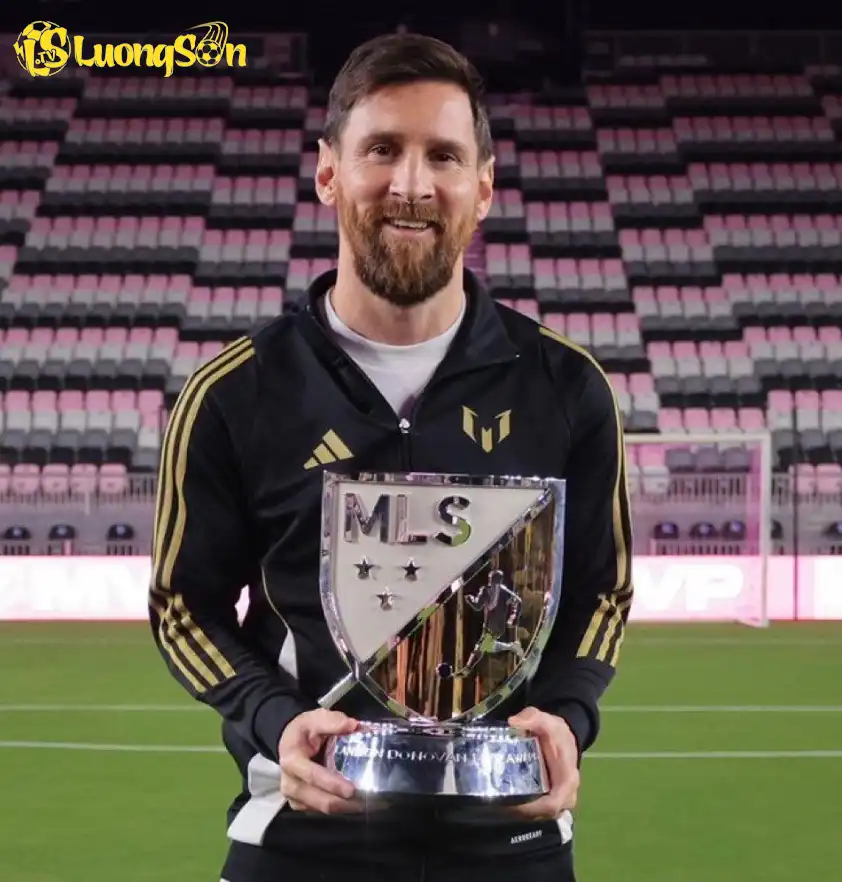 Messi nhận giải Cầu thủ xuất sắc nhất MLS 2025 (Ảnh: X). Messi nhận giải Cầu thủ xuất sắc nhất MLS 2025