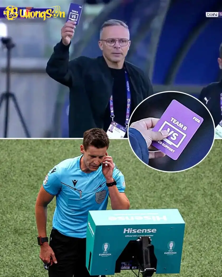 HLV Mohamed Ouahbi của Morocco giơ thẻ tím yêu cầu xem lại pha bóng