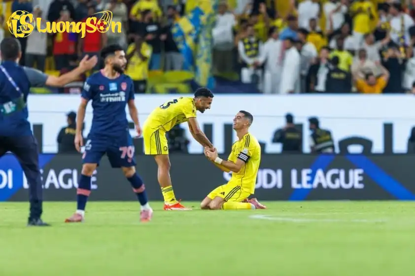 Ronaldo ghi bàn từ chấm phạt đền ở những phút cuối, ấn định chiến thắng 2-1 cho Al-Nassr trước Al-Feiha