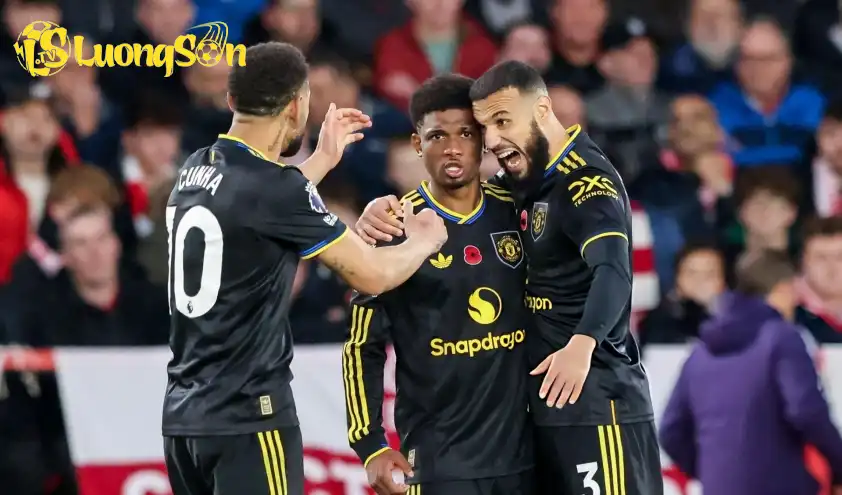 Man Utd vất vả có được một điểm trước Nottingham Forest