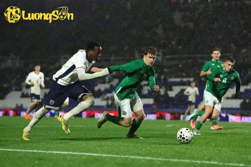 Gittens đang tập trung cùng đội tuyển U21 Anh Gittens đang tập trung cùng đội tuyển U21 Anh