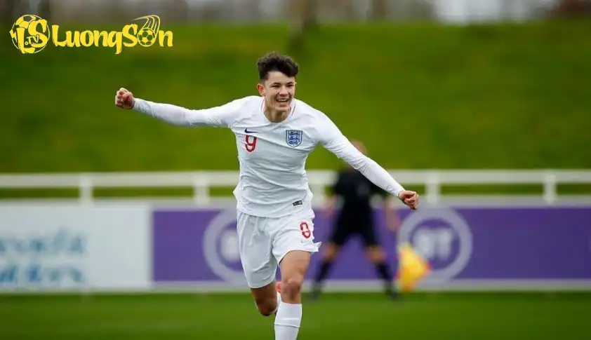 Jude Soonsup-Bell từng khoác áo tuyển Anh ở các cấp độ trẻ Jude Soonsup-Bell từng khoác áo tuyển Anh ở các cấp độ trẻ
